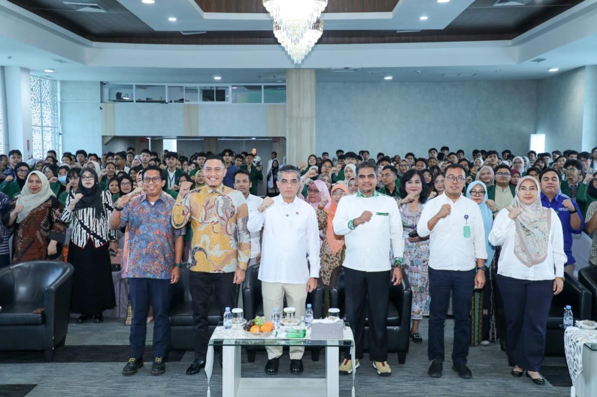 Menaker Yassierli: AI Tidak Menghilangkan Profesi, tetapi Mengubah Cara Kerja